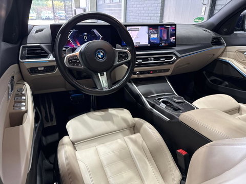 BMW 3 Serie Touring 330e xDrive | ACC | Trekhaak | Panoramadak | 360° Camera | Harman/Kardon | Head-Up | Stuurverwarming