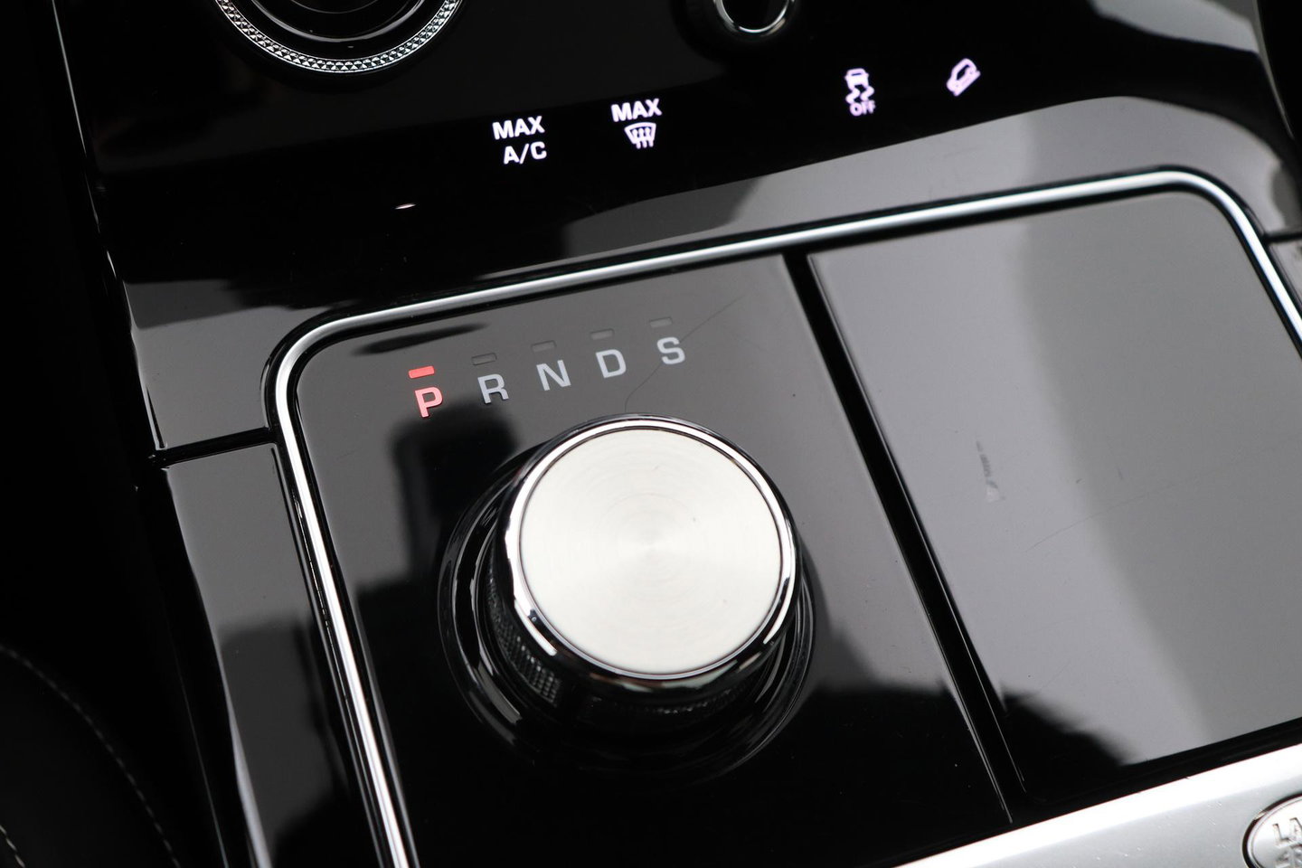 Land Rover Range Rover Velar 5.0 V8 SVAutobiography Dynamic Edition | ACC | Meridian Signature | Luchtvering | Trekhaak | Massage | Head-Up | Panoramadak