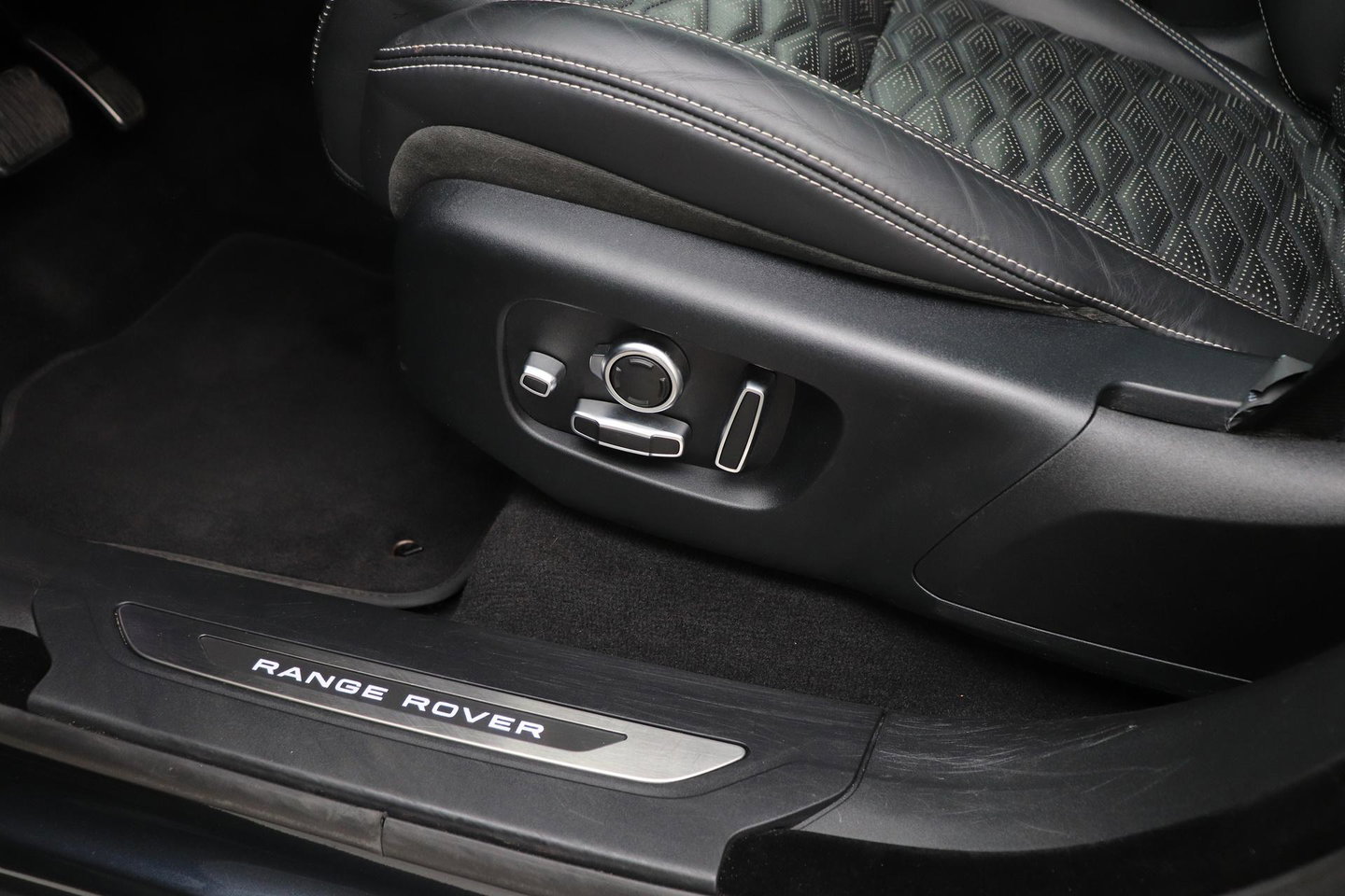 Land Rover Range Rover Velar 5.0 V8 SVAutobiography Dynamic Edition | ACC | Meridian Signature | Luchtvering | Trekhaak | Massage | Head-Up | Panoramadak