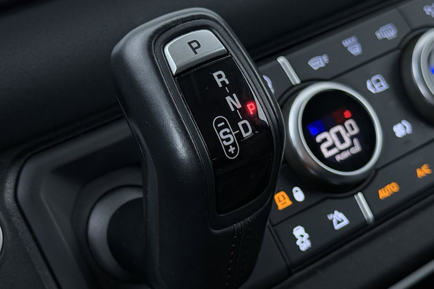 Land Rover Defender 2.0 D200 110 SE | Luchtvering | ClearSight | 360° Camera | Meridian | Stoel+Stuurverwarming