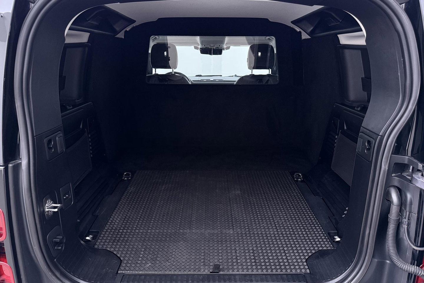Land Rover Defender 2.0 D200 110 SE | Luchtvering | ClearSight | 360° Camera | Meridian | Stoel+Stuurverwarming