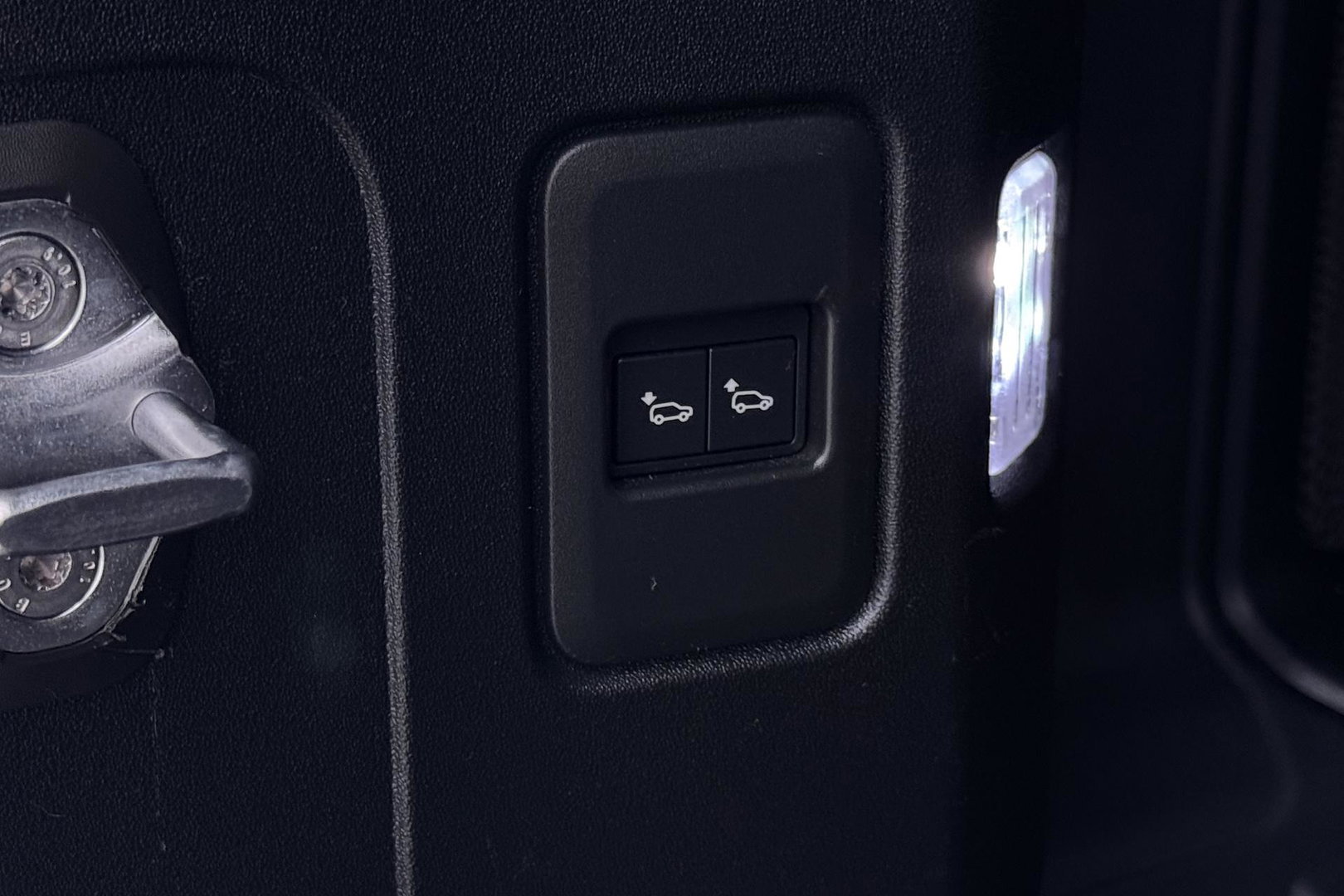 Land Rover Defender 2.0 D200 110 SE | Luchtvering | ClearSight | 360° Camera | Meridian | Stoel+Stuurverwarming