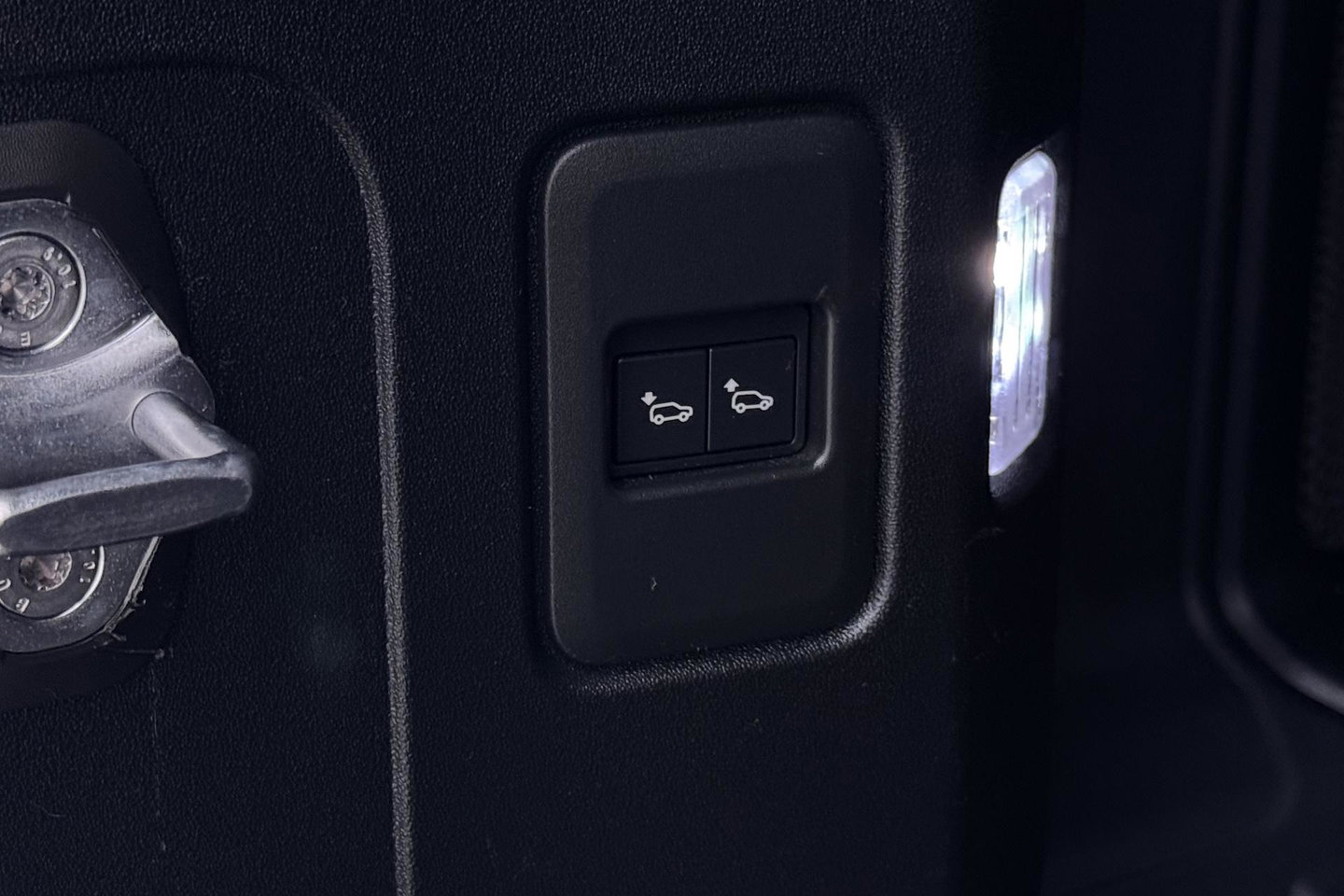 Land Rover Defender 2.0 D200 110 SE | Luchtvering | ClearSight | 360° Camera | Meridian | Stoel+Stuurverwarming