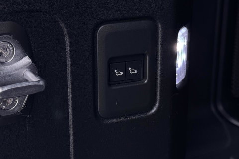 Land Rover Defender 2.0 D200 110 SE | Luchtvering | ClearSight | 360° Camera | Meridian | Stoel+Stuurverwarming