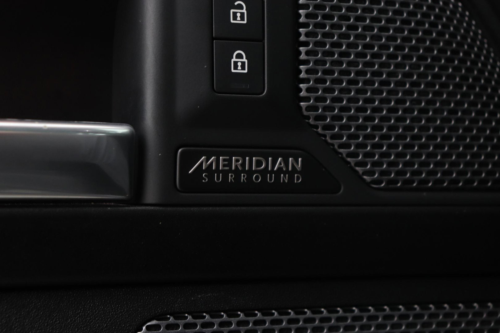 Land Rover Defender 5.0 P525 110 V8 Carpathian Edition | 5- Persoons | Meridian Surround | 22 Inch | ACC | Panoramadak | Luchtvering