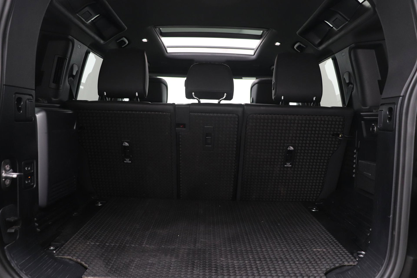 Land Rover Defender 5.0 P525 110 V8 Carpathian Edition | 5- Persoons | Meridian Surround | 22 Inch | ACC | Panoramadak | Luchtvering