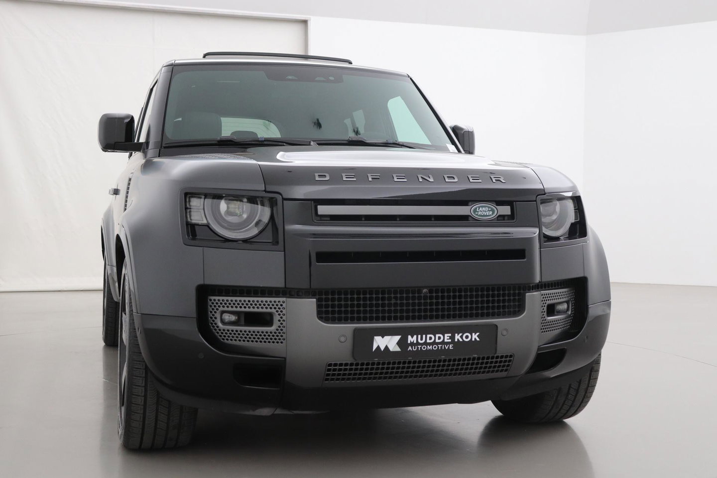Land Rover Defender 5.0 P525 110 V8 Carpathian Edition | 5- Persoons | Meridian Surround | 22 Inch | ACC | Panoramadak | Luchtvering