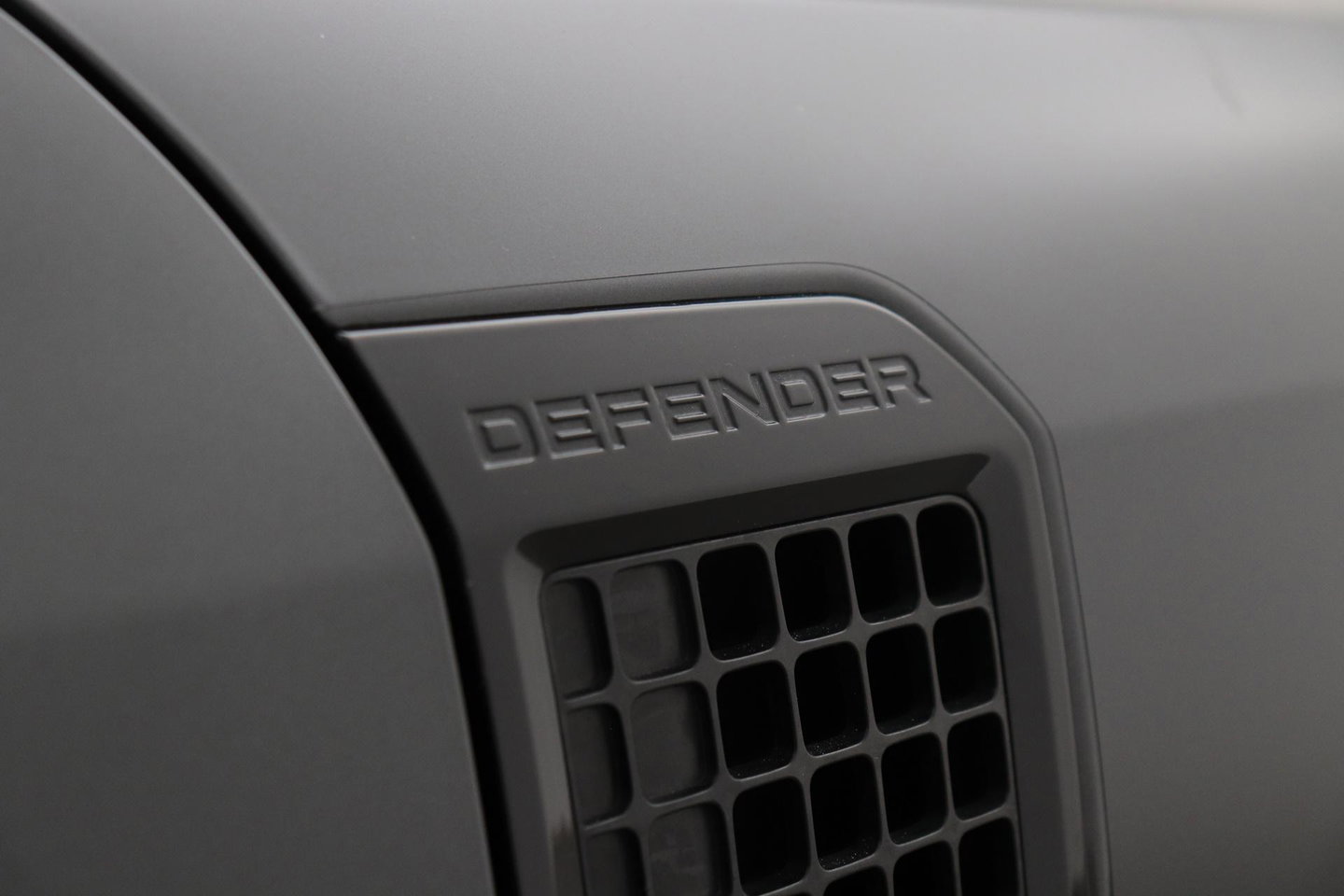 Land Rover Defender 5.0 P525 110 V8 Carpathian Edition | 5- Persoons | Meridian Surround | 22 Inch | ACC | Panoramadak | Luchtvering