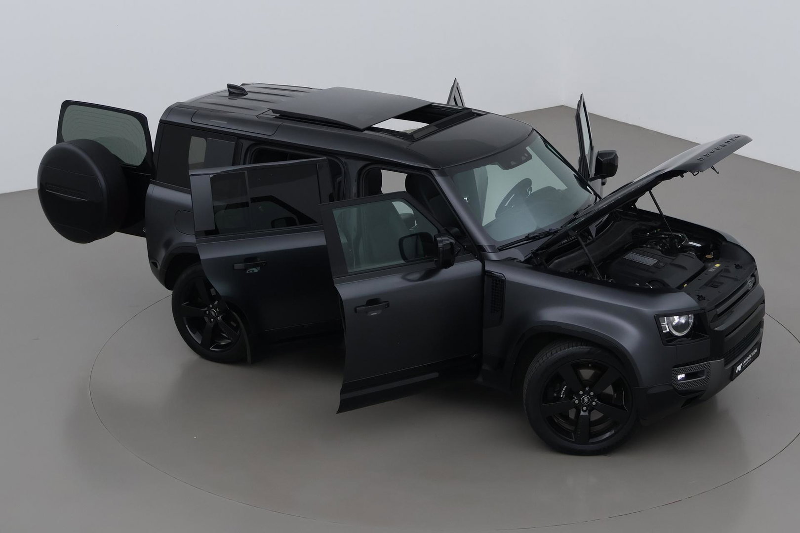 Land Rover Defender 5.0 P525 110 V8 Carpathian Edition | 5- Persoons | Meridian Surround | 22 Inch | ACC | Panoramadak | Luchtvering
