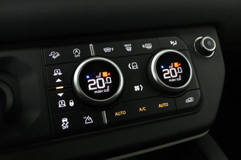 Land Rover Defender D240 110 | COMMERCIAL | Panoramadak | 360° Camera | Stoel+Stuurverwarming