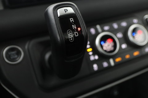 Land Rover Defender D240 110 | COMMERCIAL | Panoramadak | 360° Camera | Stoel+Stuurverwarming
