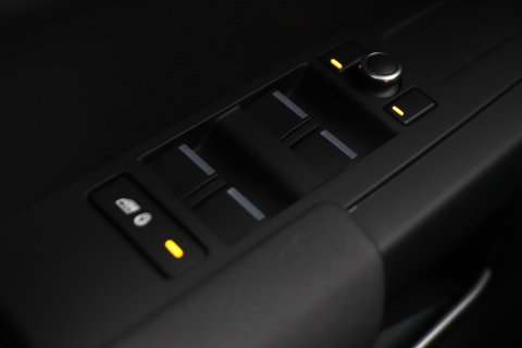Land Rover Defender D240 110 | COMMERCIAL | Panoramadak | 360° Camera | Stoel+Stuurverwarming