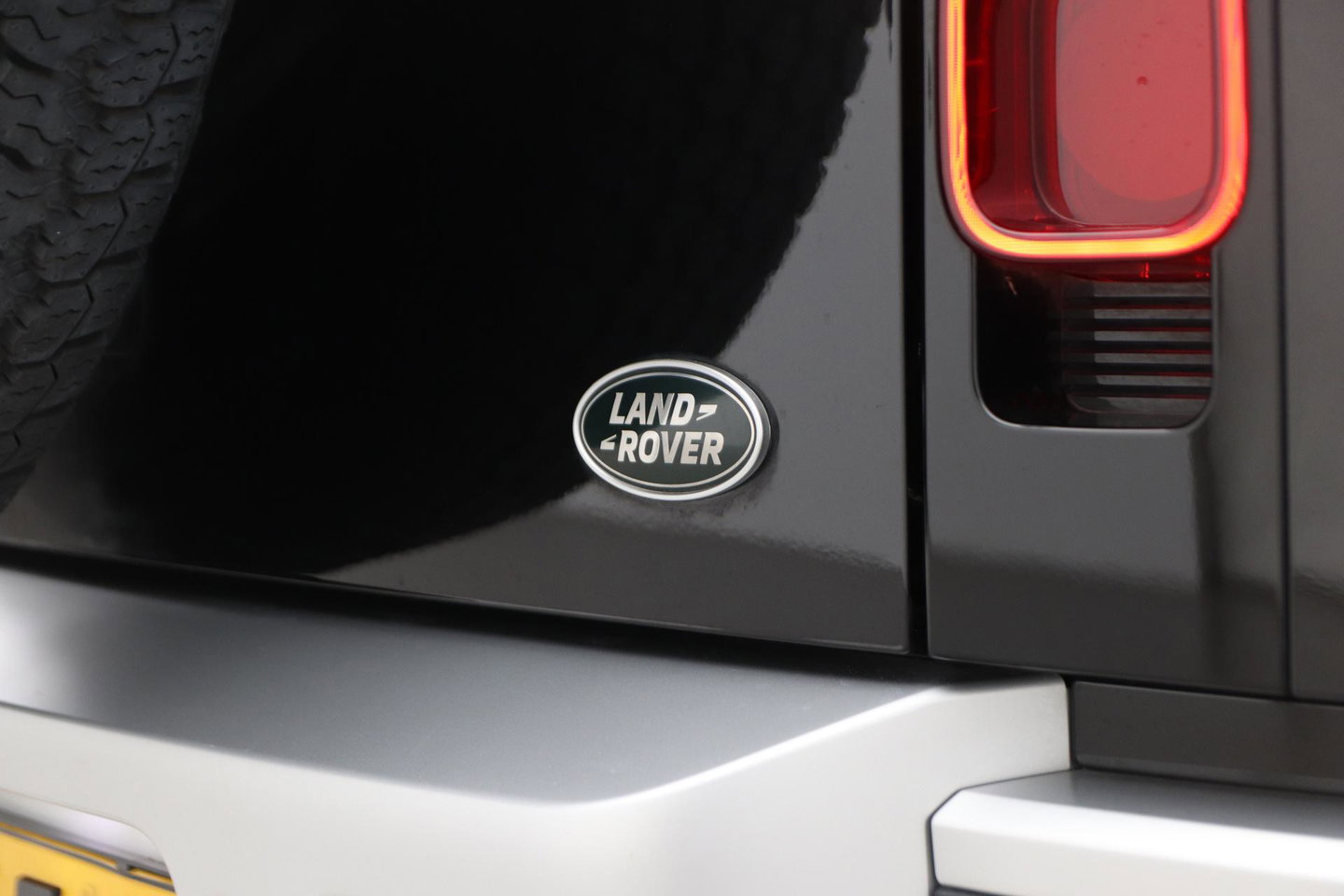 Land Rover Defender D240 110 | COMMERCIAL | Panoramadak | 360° Camera | Stoel+Stuurverwarming