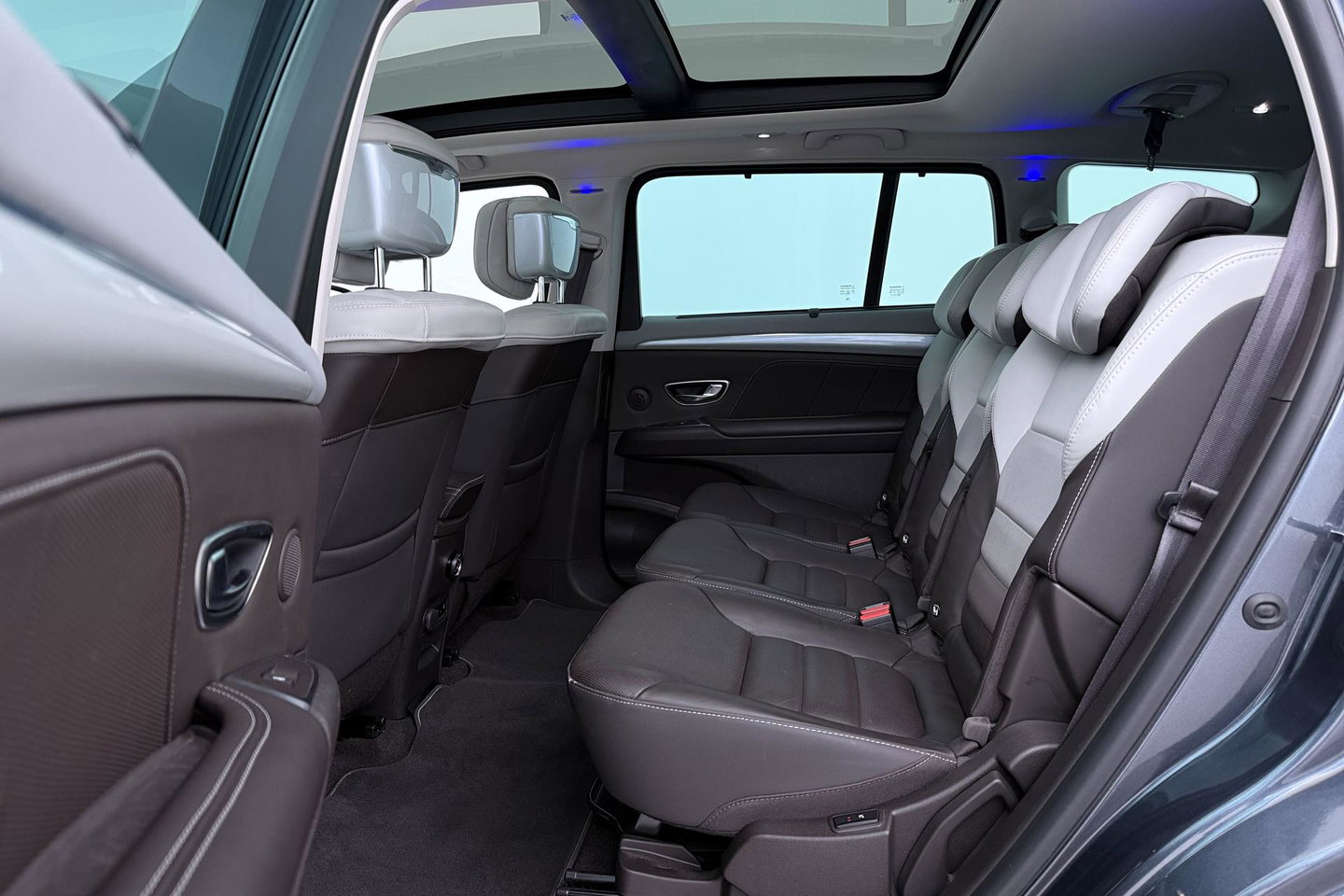 Renault Espace 1.8 TCe Initiale Paris 7p. | Head-Up | Panoramadak | Trekhaak | Massage+Ventilatie | Camera | Stuurverwarming