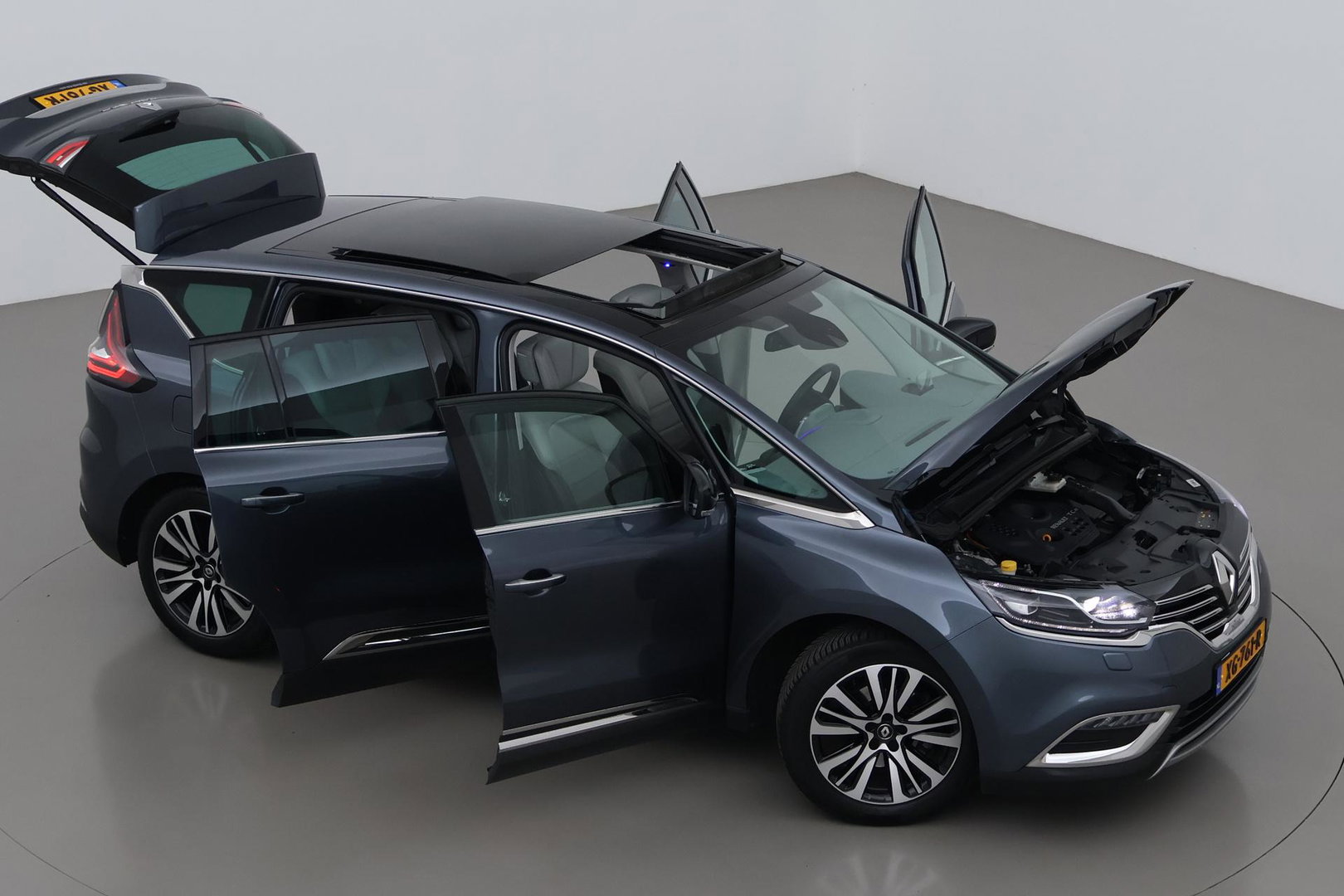 Renault Espace 1.8 TCe Initiale Paris 7p. | Head-Up | Panoramadak | Trekhaak | Massage+Ventilatie | Camera | Stuurverwarming