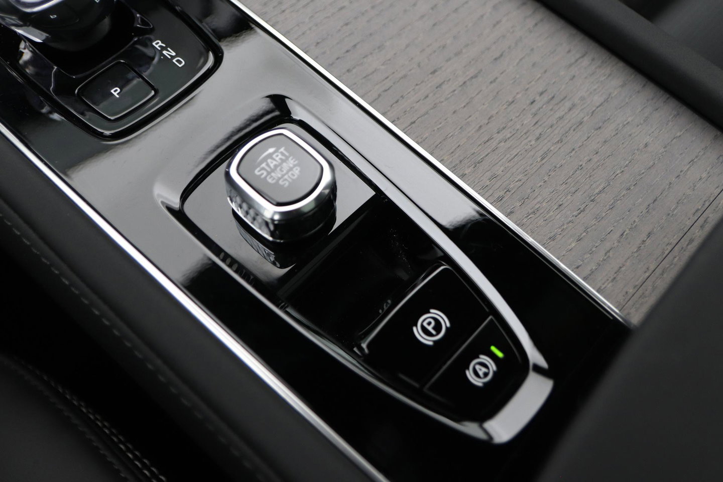 Volvo XC90 T8 Plug-in hybrid Ultra Dark | Luchtvering | Bowers&Wilkins | Trekhaak | Massage+Ventilatie | Head-Up