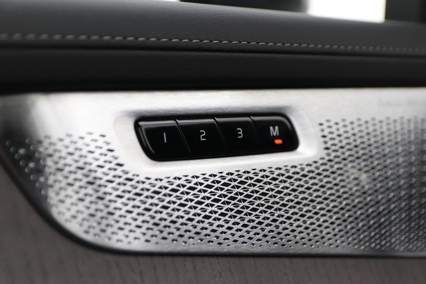 Volvo XC90 T8 Plug-in hybrid Ultra Dark | Luchtvering | Bowers&Wilkins | Trekhaak | Massage+Ventilatie | Head-Up