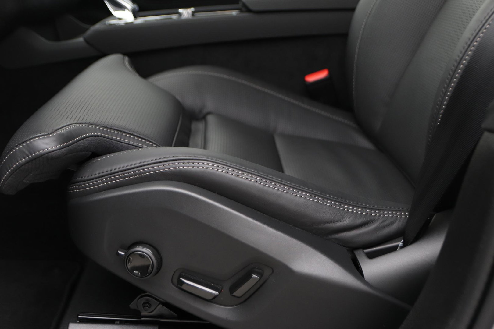 Volvo XC90 T8 Plug-in hybrid Ultra Dark | Luchtvering | Bowers&Wilkins | Trekhaak | Massage+Ventilatie | Head-Up