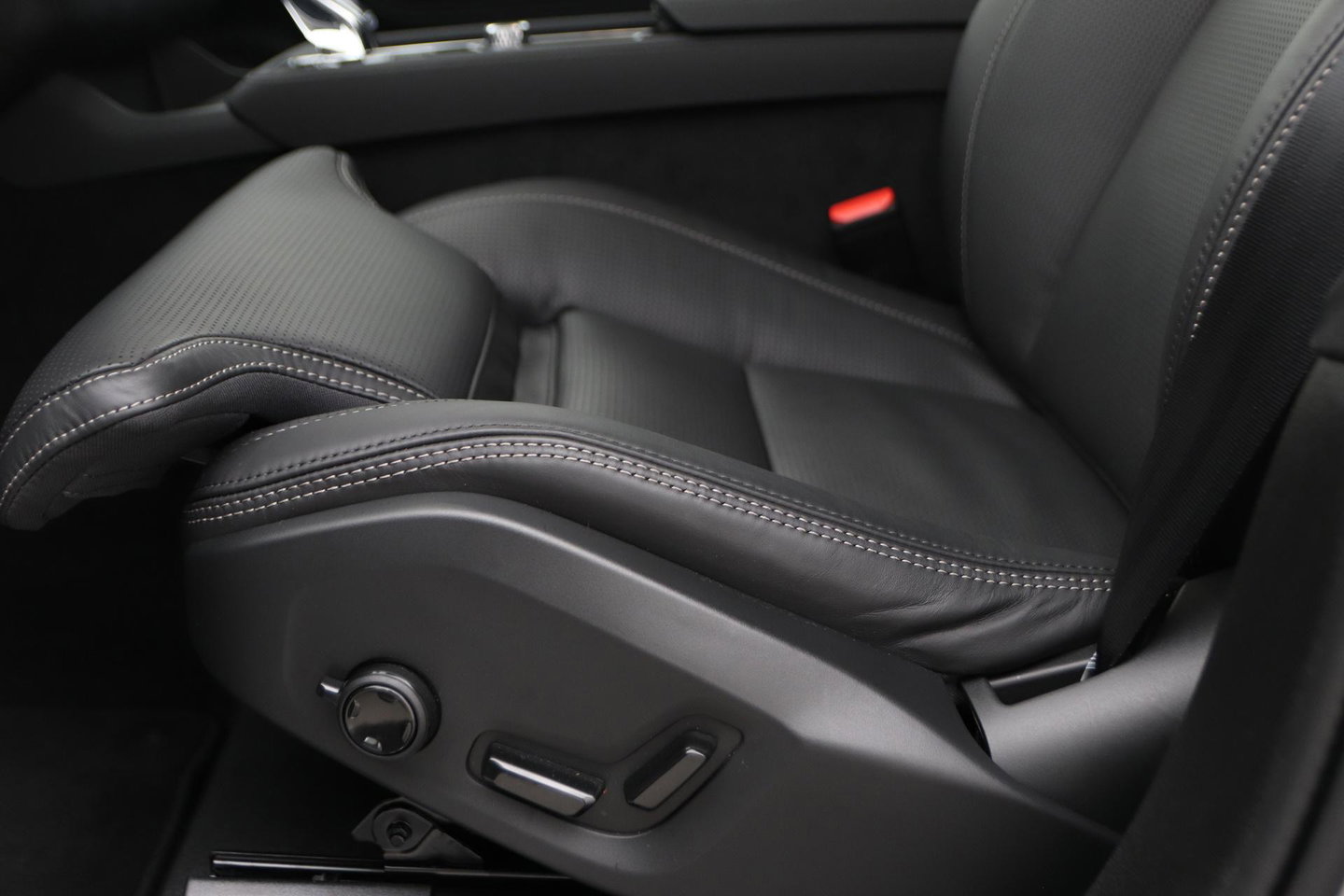 Volvo XC90 T8 Plug-in hybrid Ultra Dark | Luchtvering | Bowers&Wilkins | Trekhaak | Massage+Ventilatie | Head-Up