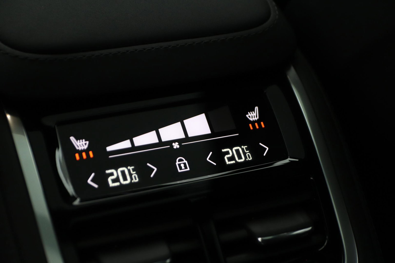 Volvo XC90 T8 Plug-in hybrid Ultra Dark | Luchtvering | Bowers&Wilkins | Trekhaak | Massage+Ventilatie | Head-Up