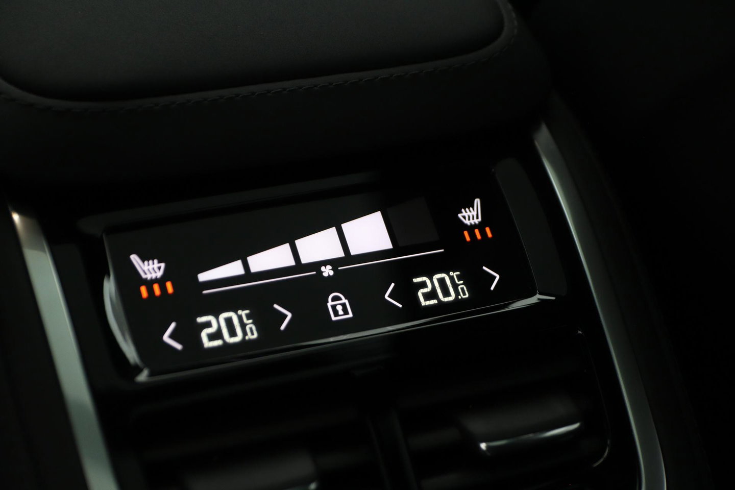 Volvo XC90 T8 Plug-in hybrid Ultra Dark | Luchtvering | Bowers&Wilkins | Trekhaak | Massage+Ventilatie | Head-Up