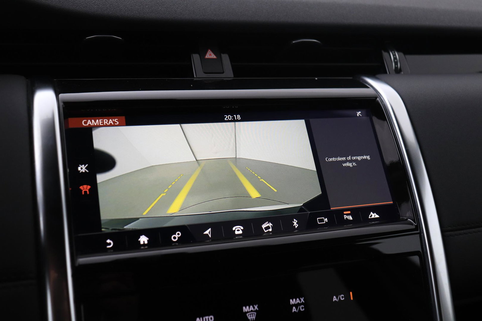 Land Rover Discovery Sport P200 R-Dynamic | Trekhaak | Camera | Getint Glas | Apple Carplay