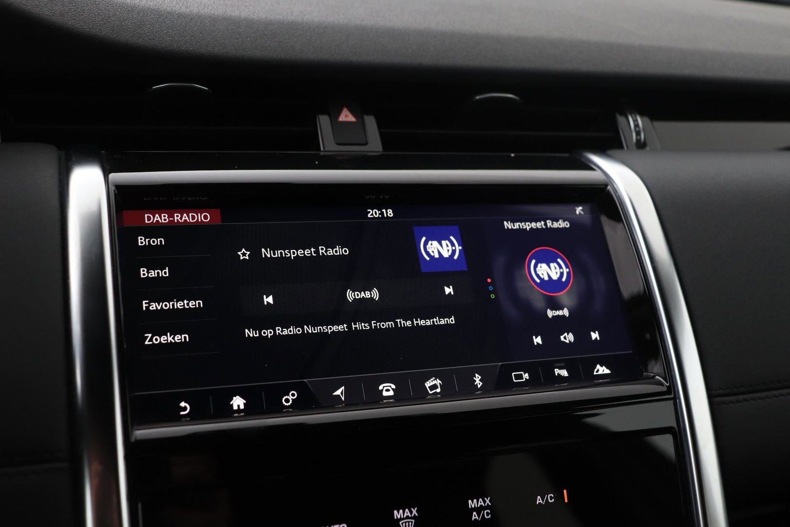 Land Rover Discovery Sport P200 R-Dynamic | Trekhaak | Camera | Getint Glas | Apple Carplay