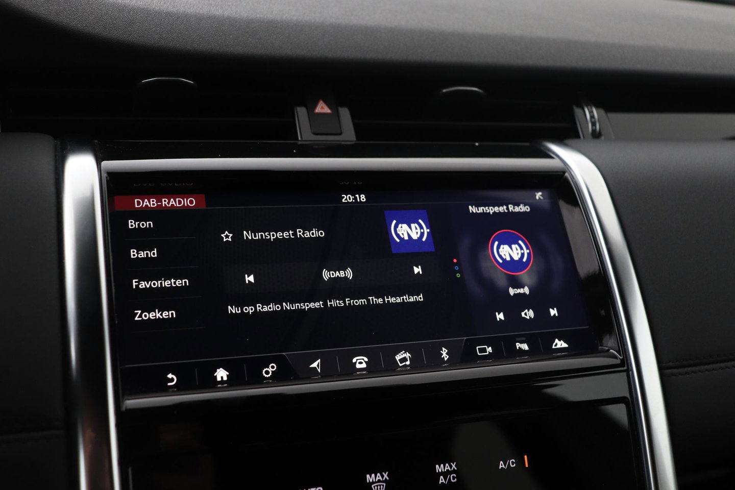 Land Rover Discovery Sport P200 R-Dynamic | Trekhaak | Camera | Getint Glas | Apple Carplay