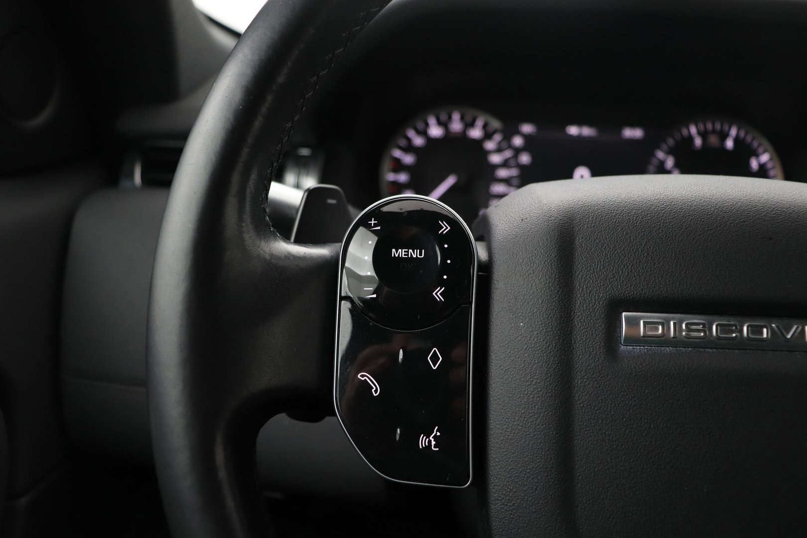 Land Rover Discovery Sport P200 R-Dynamic | Trekhaak | Camera | Getint Glas | Apple Carplay