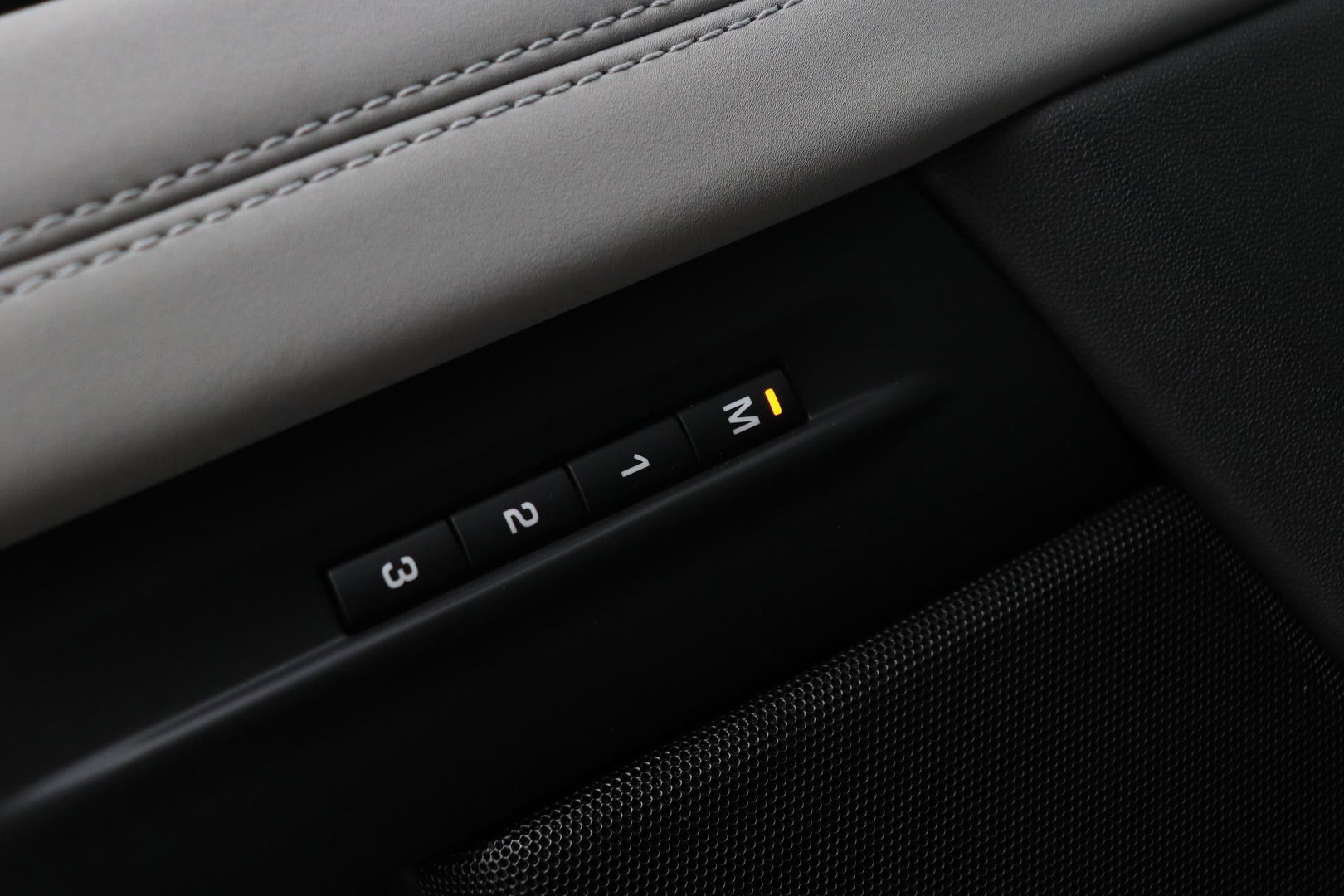 Land Rover Range Rover Evoque P300e R-Dynamic SE | Panoramadak | Blond Leder | ACC | Stoel+Stuurverwarming | Camera | Leder | Getint Glas