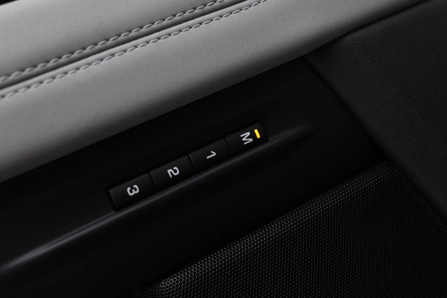 Land Rover Range Rover Evoque P300e R-Dynamic SE | Panoramadak | Blond Leder | ACC | Stoel+Stuurverwarming | Camera | Leder | Getint Glas