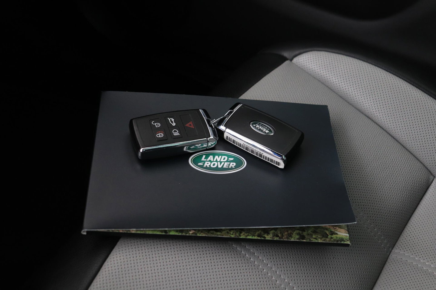 Land Rover Range Rover Evoque P300e R-Dynamic SE | Panoramadak | Blond Leder | ACC | Stoel+Stuurverwarming | Camera | Leder | Getint Glas