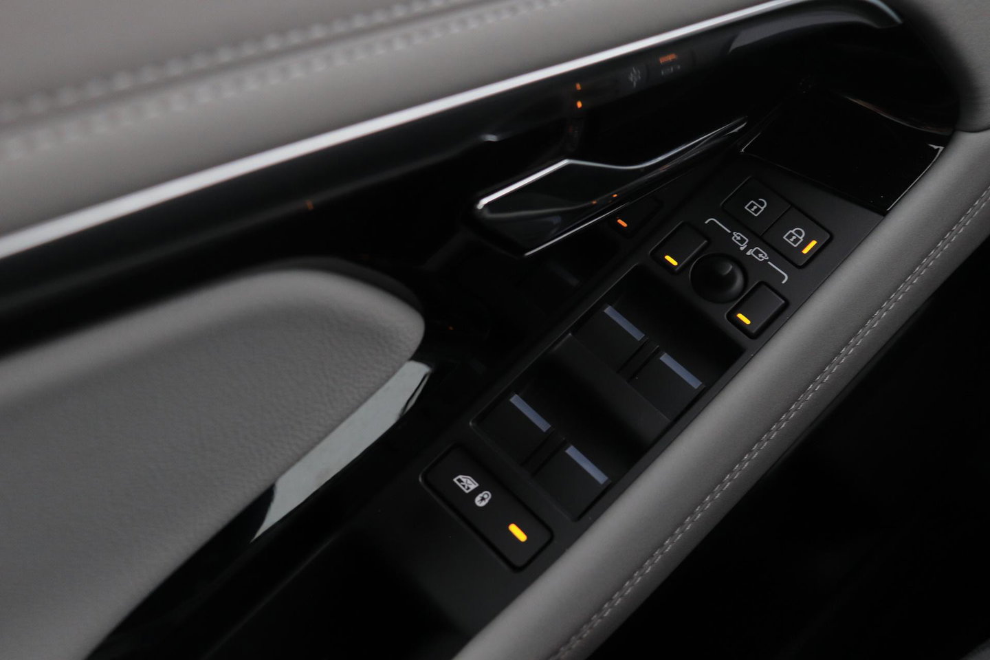 Land Rover Range Rover Evoque P300e R-Dynamic SE | Panoramadak | Blond Leder | ACC | Stoel+Stuurverwarming | Camera | Leder | Getint Glas