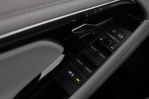 Land Rover Range Rover Evoque P300e R-Dynamic SE | Panoramadak | Blond Leder | ACC | Stoel+Stuurverwarming | Camera | Leder | Getint Glas