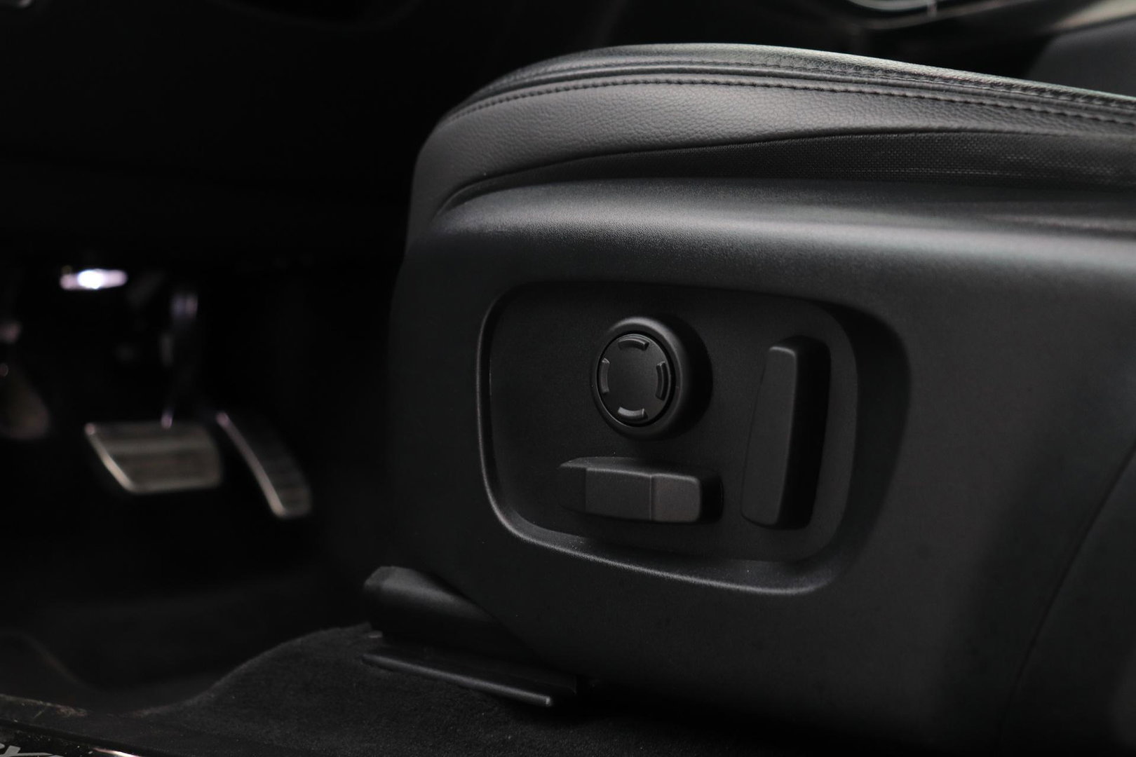 Land Rover Range Rover Evoque P300e R-Dynamic SE | Panoramadak | Blond Leder | ACC | Stoel+Stuurverwarming | Camera | Leder | Getint Glas