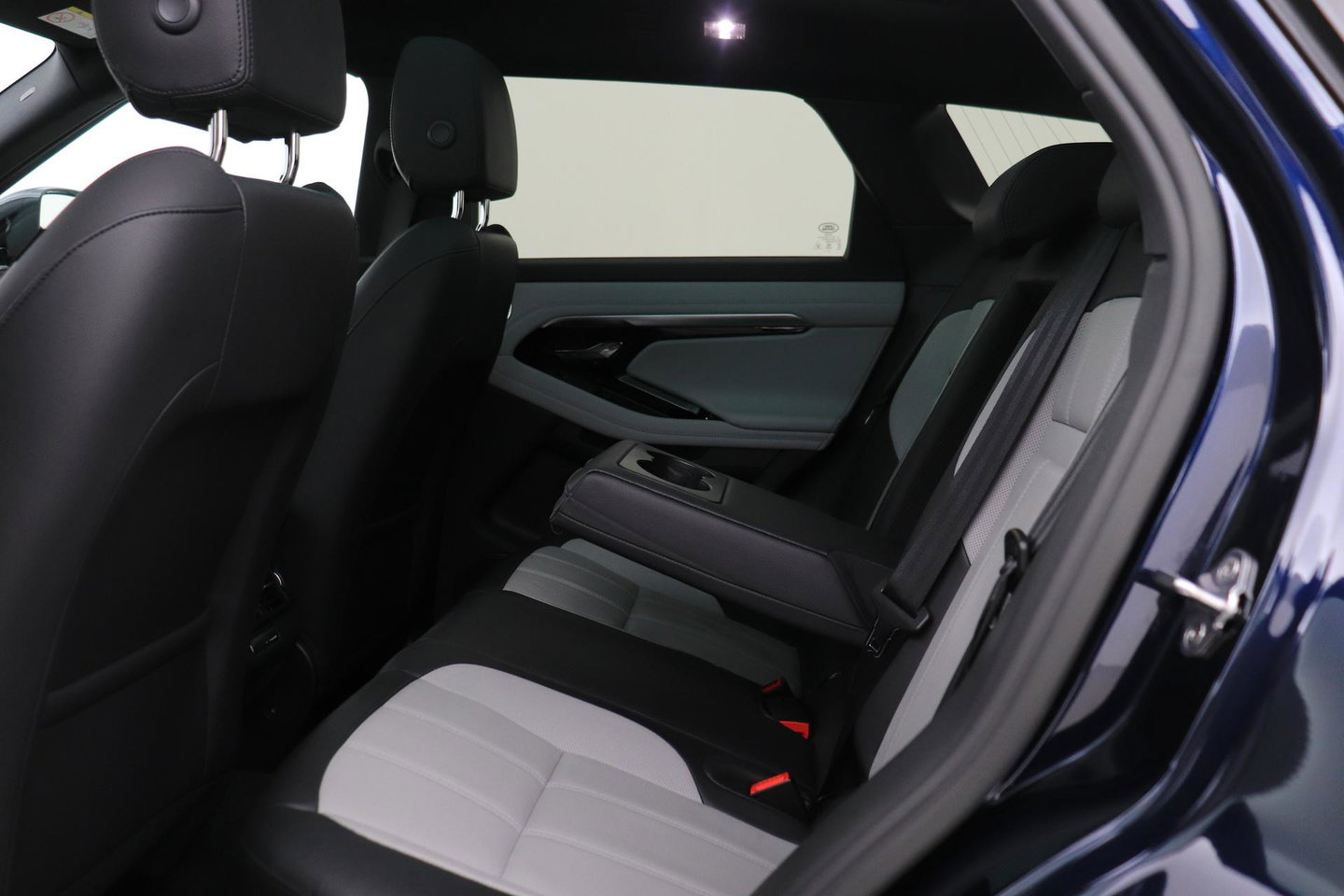 Land Rover Range Rover Evoque P300e R-Dynamic SE | Panoramadak | Blond Leder | ACC | Stoel+Stuurverwarming | Camera | Leder | Getint Glas