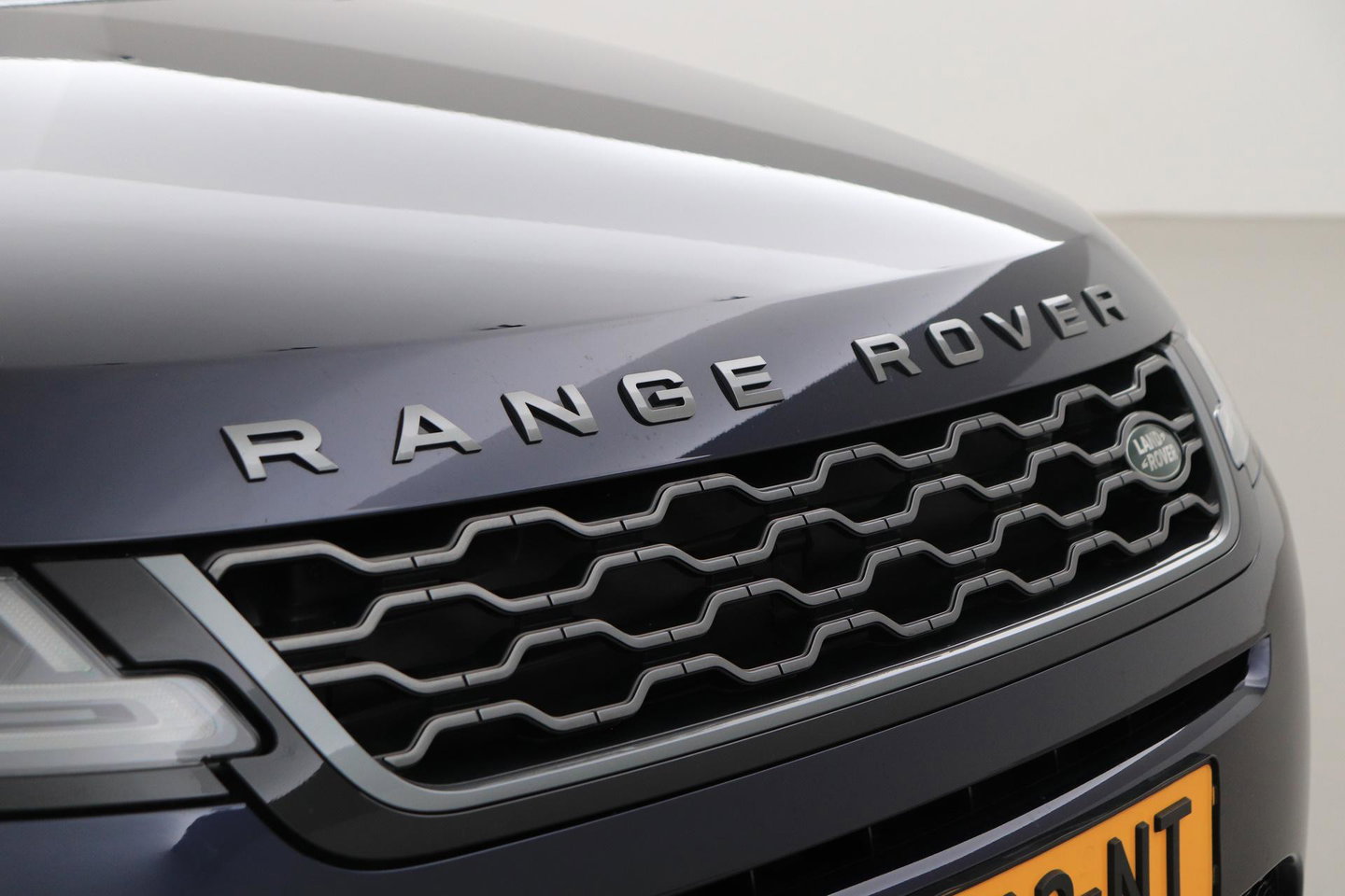 Land Rover Range Rover Evoque P300e R-Dynamic SE | Panoramadak | Blond Leder | ACC | Stoel+Stuurverwarming | Camera | Leder | Getint Glas