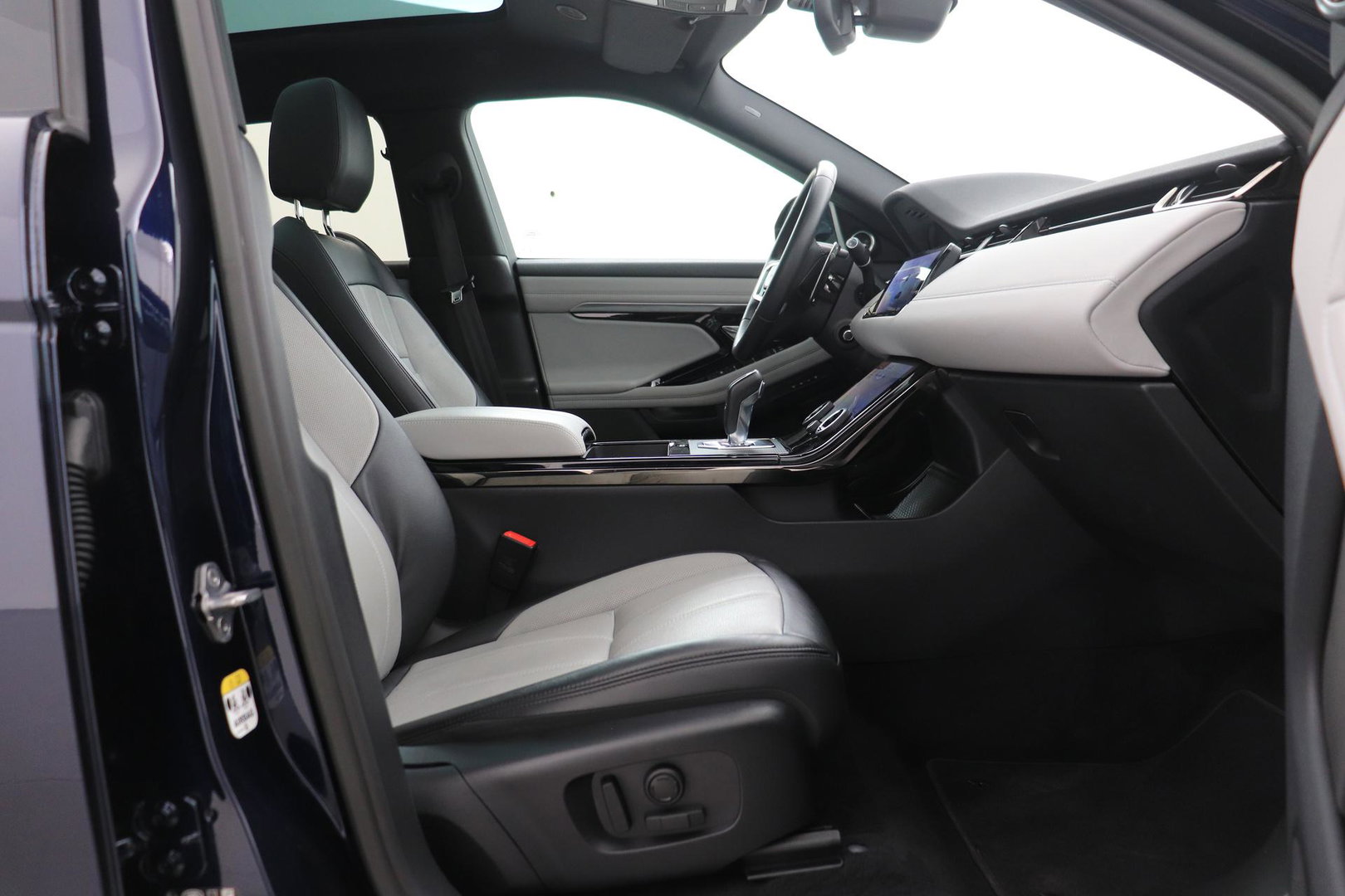 Land Rover Range Rover Evoque P300e R-Dynamic SE | Panoramadak | Blond Leder | ACC | Stoel+Stuurverwarming | Camera | Leder | Getint Glas