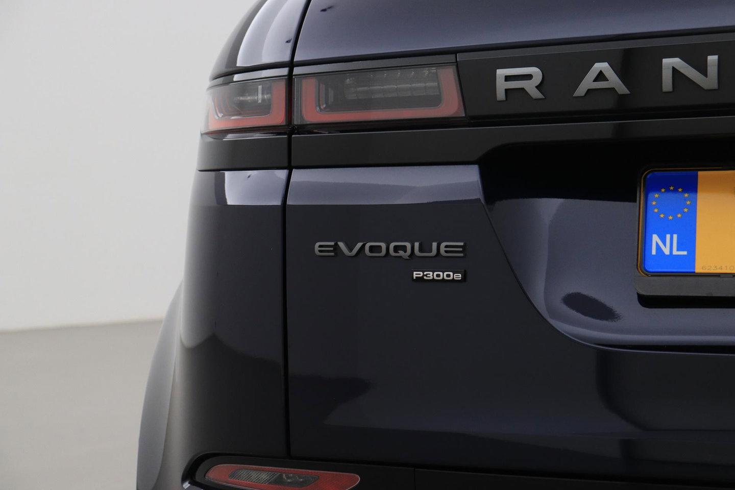 Land Rover Range Rover Evoque P300e R-Dynamic SE | Panoramadak | Blond Leder | ACC | Stoel+Stuurverwarming | Camera | Leder | Getint Glas