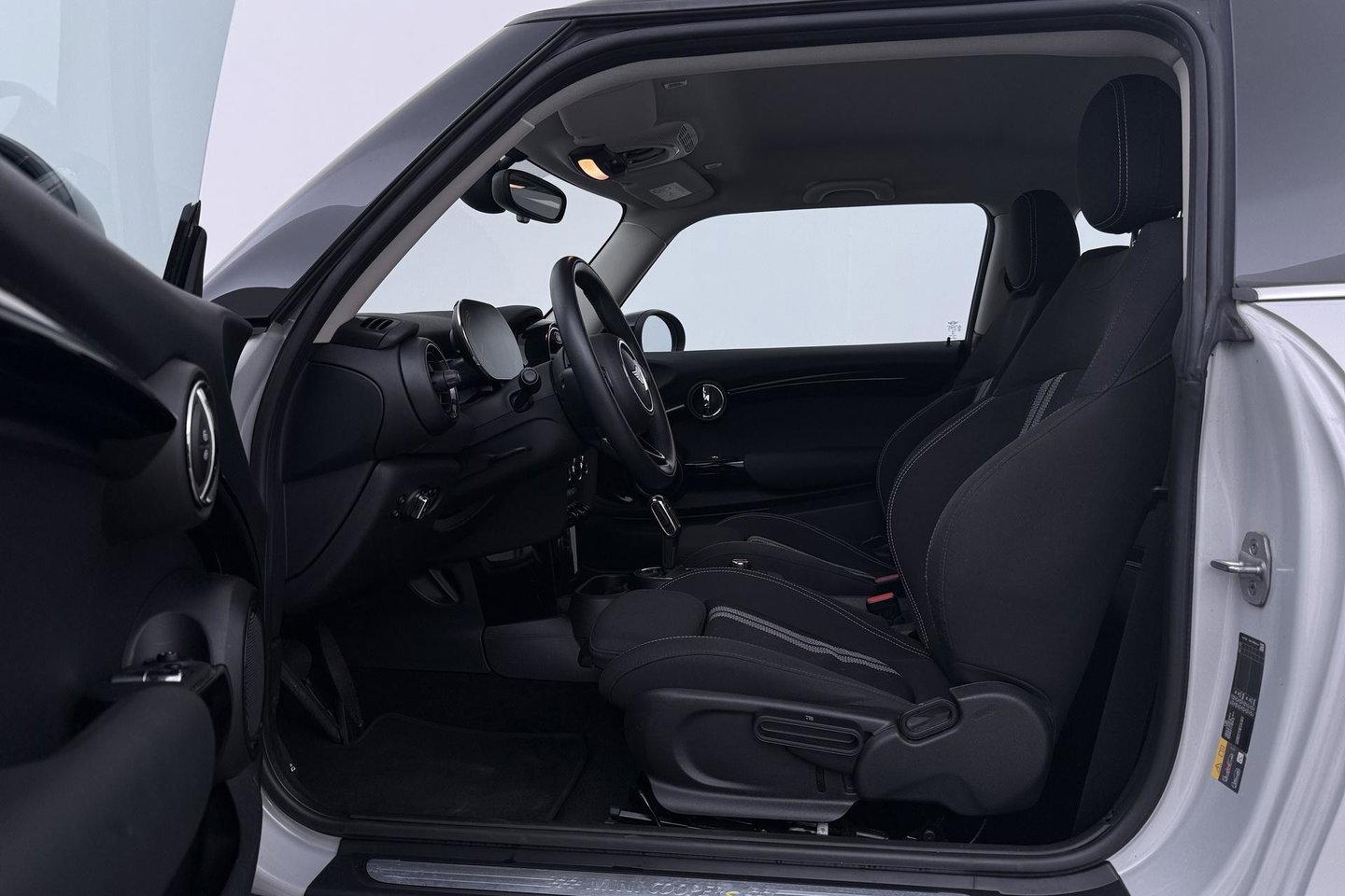 MINI Electric Basic 33 kWh | 22dkm! | SOH 97% | 17 Inch JCW | Cruise Control | Apple Carplay!