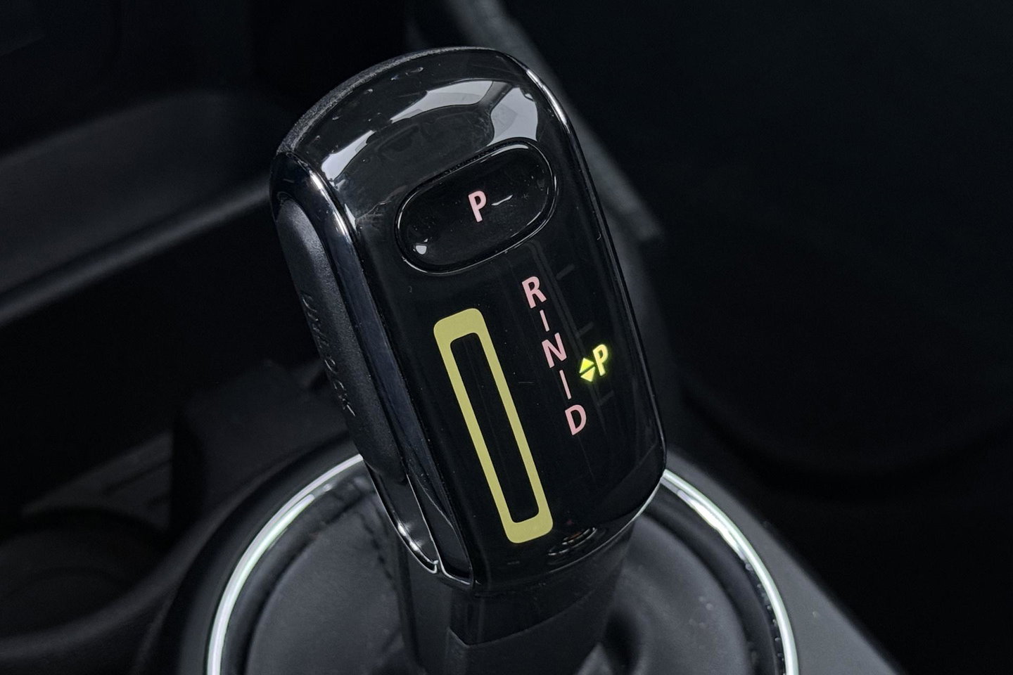MINI Electric Basic 33 kWh | 22dkm! | SOH 97% | 17 Inch JCW | Cruise Control | Apple Carplay!