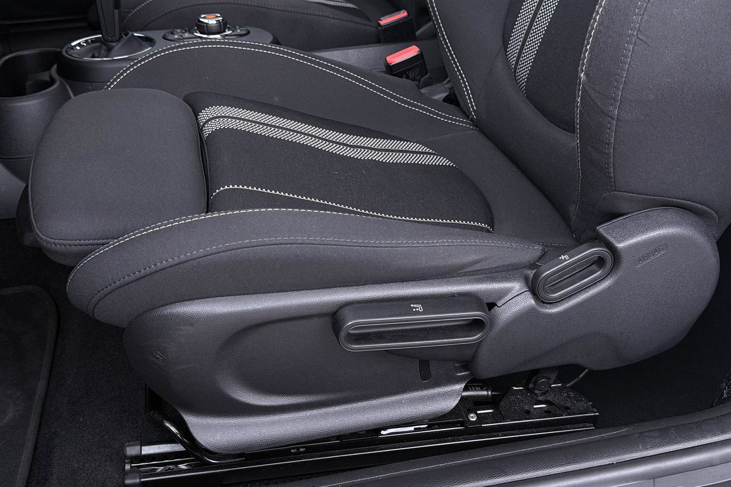 MINI Electric Basic 33 kWh | 22dkm! | SOH 97% | 17 Inch JCW | Cruise Control | Apple Carplay!