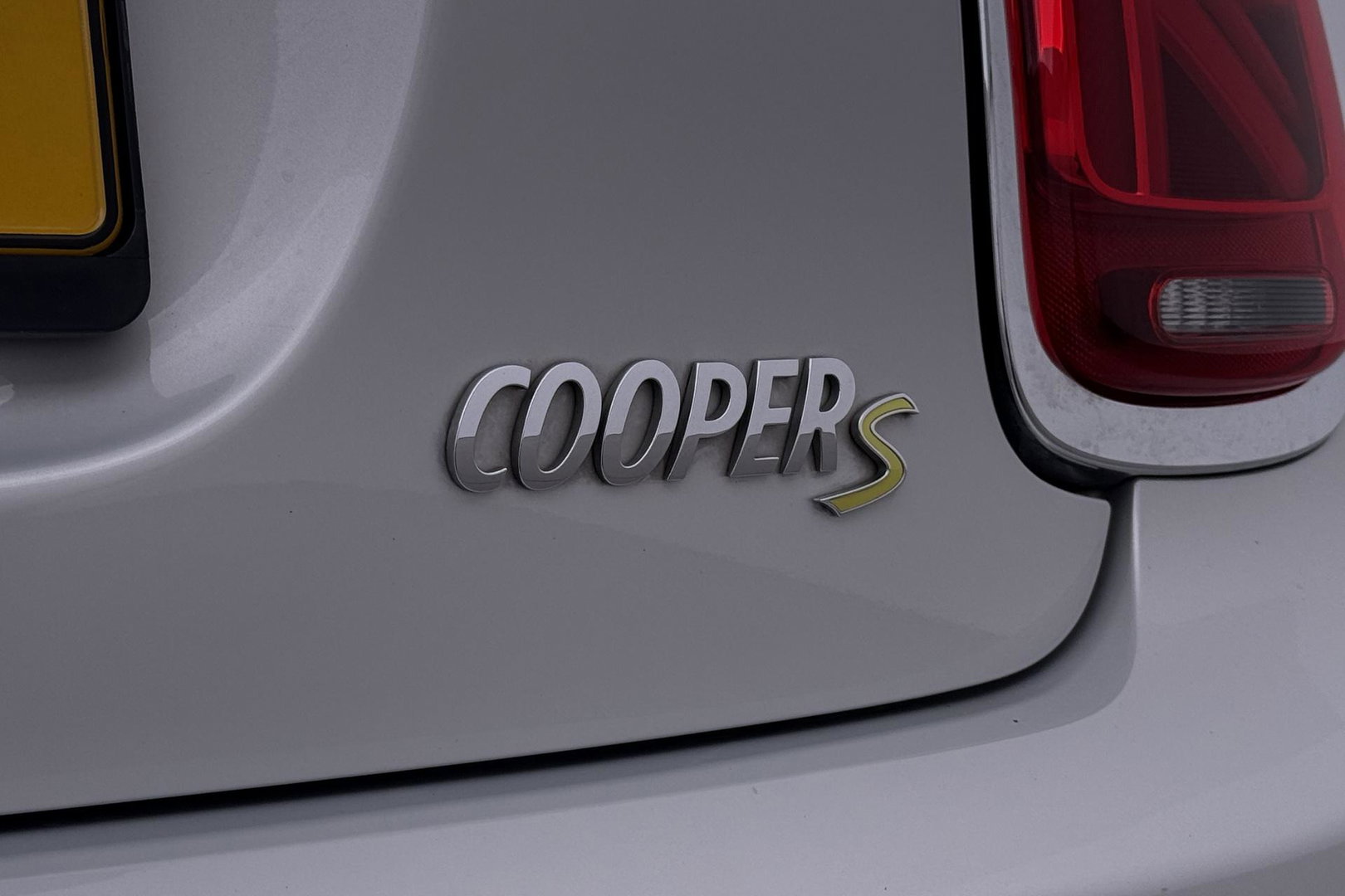MINI Electric Basic 33 kWh | 22dkm! | SOH 97% | 17 Inch JCW | Cruise Control | Apple Carplay!