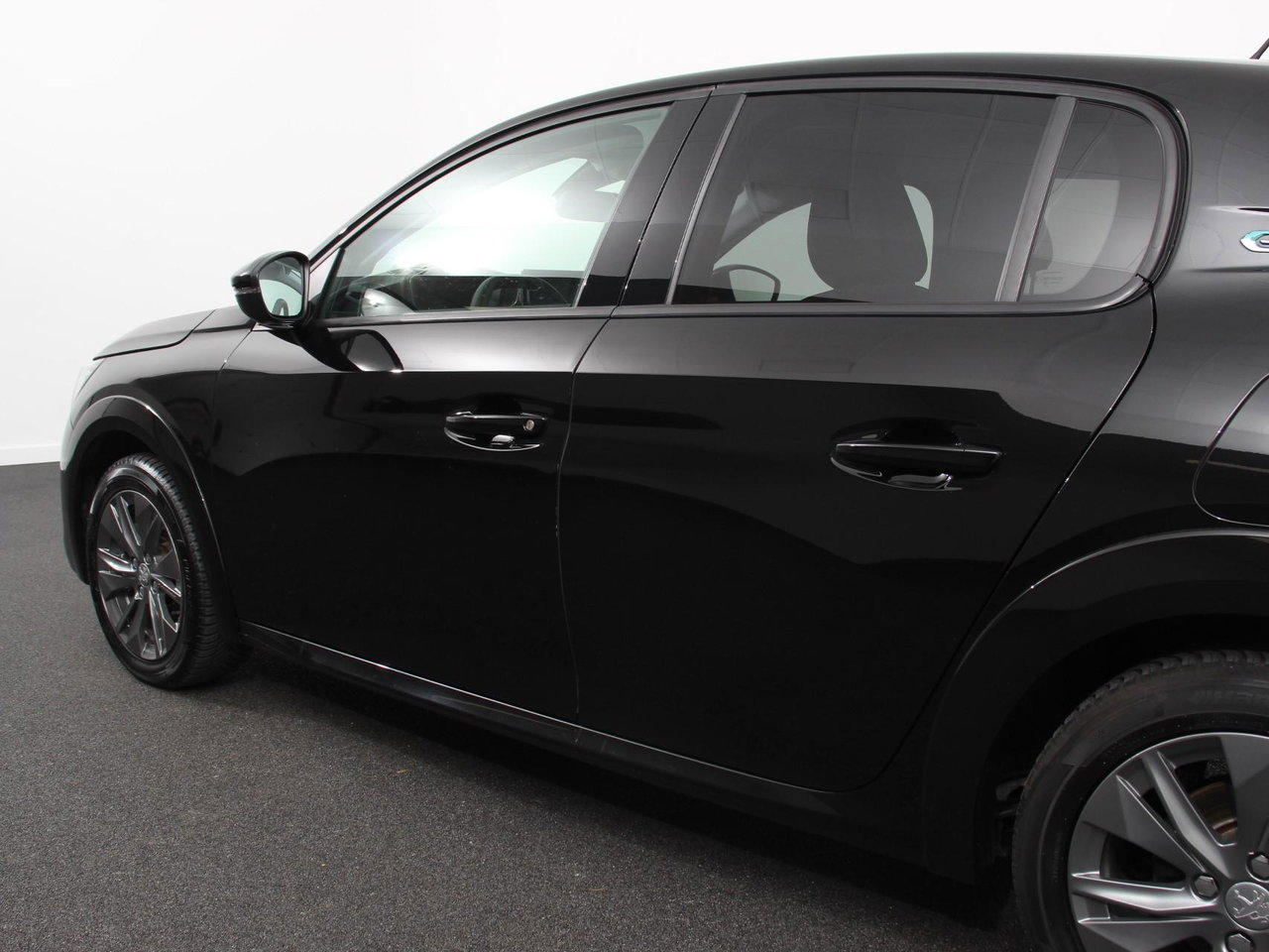 Peugeot e-208