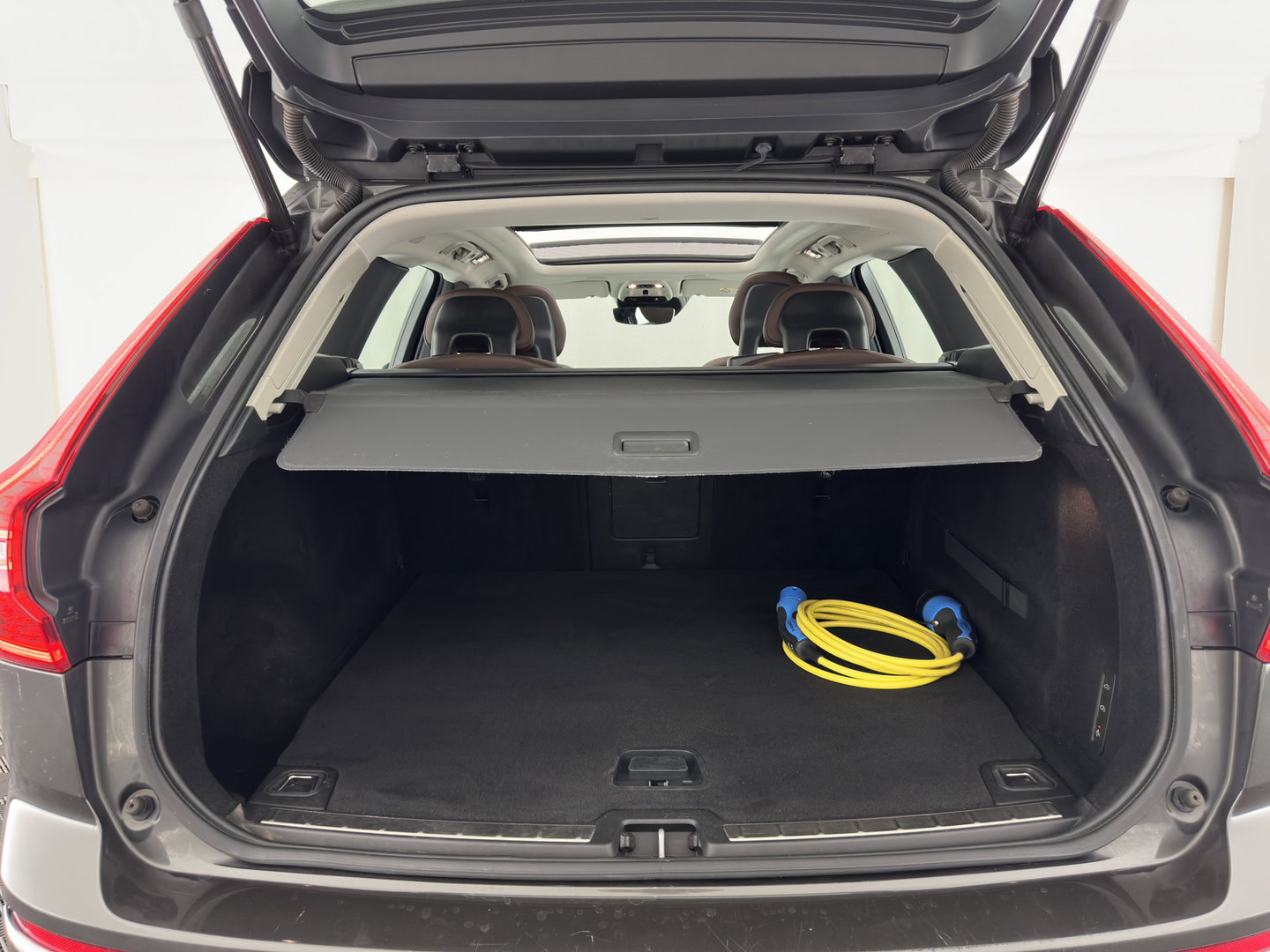 Volvo XC60 2.0 T8 Twin Engine AWD Inscription (Plug-in) *PANO | LEATHER | FULL-LED | MEMORY-PACK | BLINDSPOT | DIGI-COCKPIT | HEATED-COMFORTSEATS | CAMERA | NAVI-FULLMAP | ECC | PDC | TOWBAR | 19''ALU *