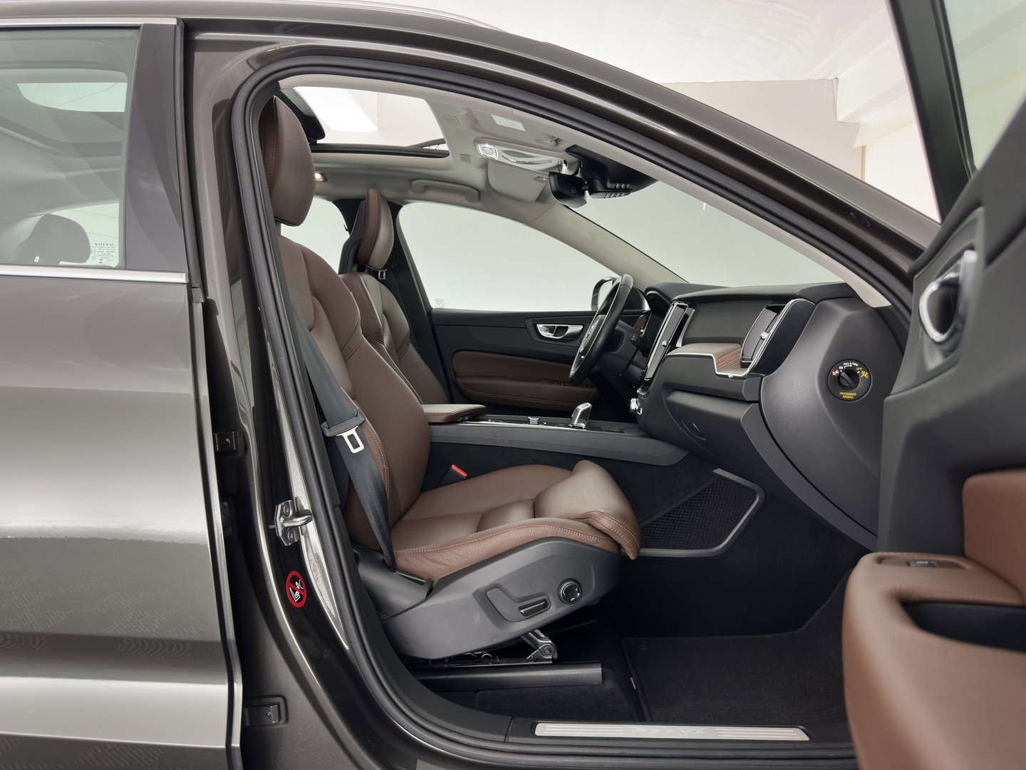 Volvo XC60 2.0 T8 Twin Engine AWD Inscription (Plug-in) *PANO | LEATHER | FULL-LED | MEMORY-PACK | BLINDSPOT | DIGI-COCKPIT | HEATED-COMFORTSEATS | CAMERA | NAVI-FULLMAP | ECC | PDC | TOWBAR | 19''ALU *