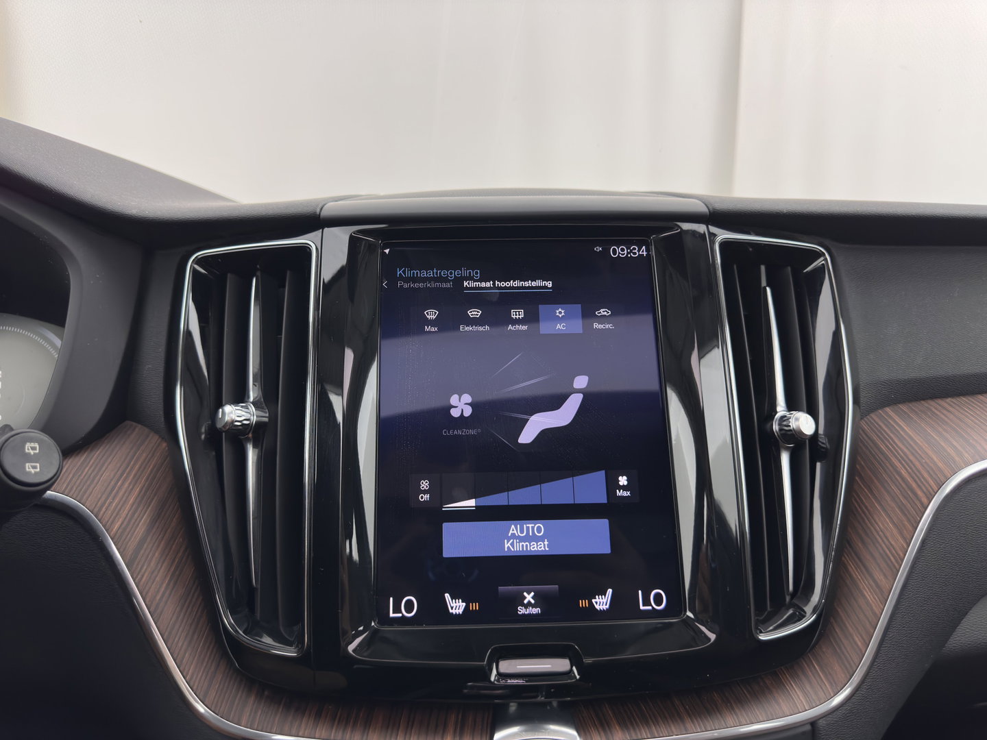 Volvo XC60 2.0 T8 Twin Engine AWD Inscription (Plug-in) *PANO | LEATHER | FULL-LED | MEMORY-PACK | BLINDSPOT | DIGI-COCKPIT | HEATED-COMFORTSEATS | CAMERA | NAVI-FULLMAP | ECC | PDC | TOWBAR | 19''ALU *