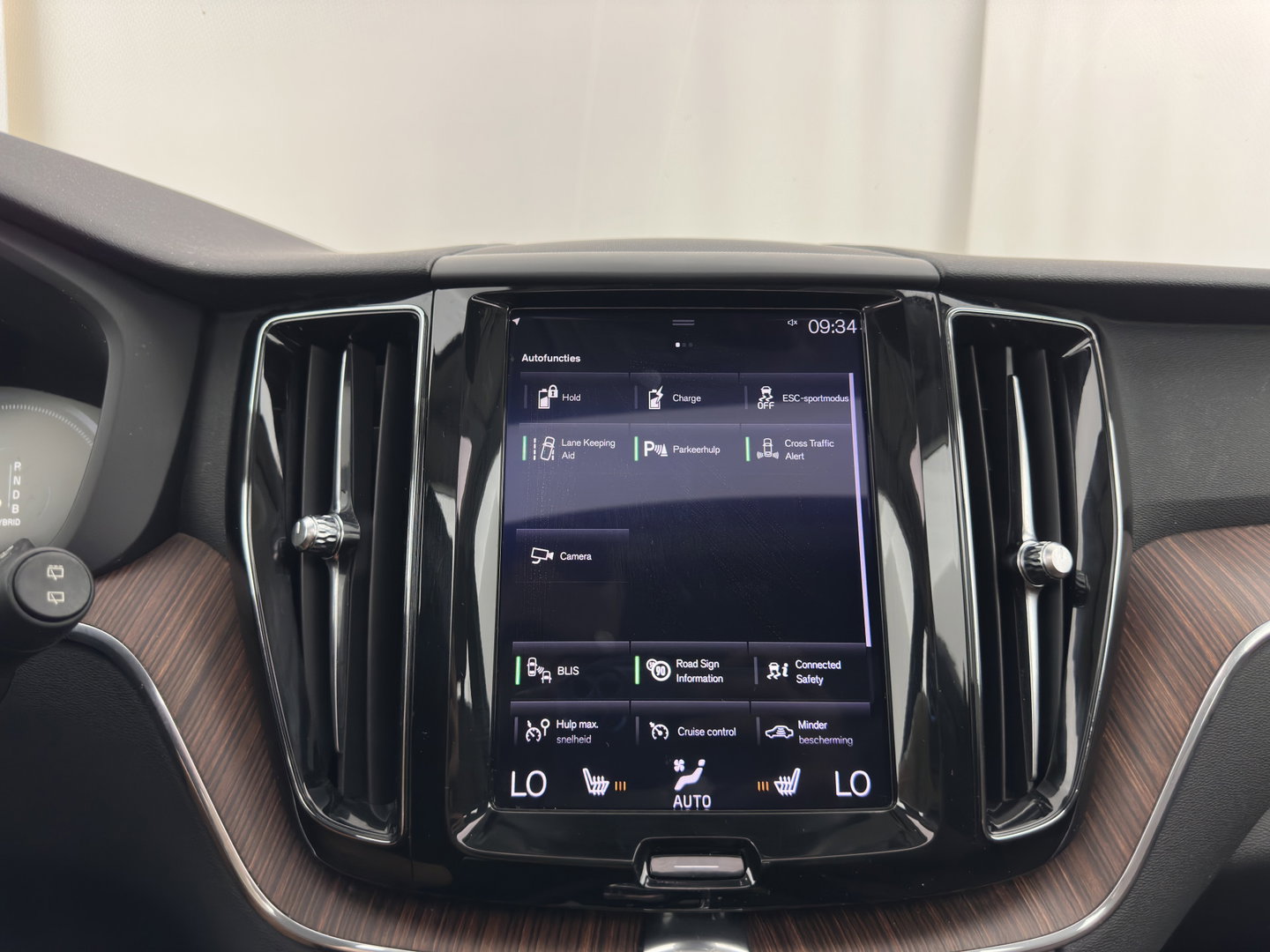 Volvo XC60 2.0 T8 Twin Engine AWD Inscription (Plug-in) *PANO | LEATHER | FULL-LED | MEMORY-PACK | BLINDSPOT | DIGI-COCKPIT | HEATED-COMFORTSEATS | CAMERA | NAVI-FULLMAP | ECC | PDC | TOWBAR | 19''ALU *