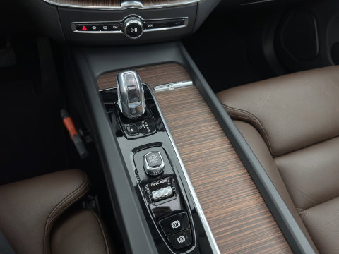 Volvo XC60 2.0 T8 Twin Engine AWD Inscription (Plug-in) *PANO | LEATHER | FULL-LED | MEMORY-PACK | BLINDSPOT | DIGI-COCKPIT | HEATED-COMFORTSEATS | CAMERA | NAVI-FULLMAP | ECC | PDC | TOWBAR | 19''ALU *