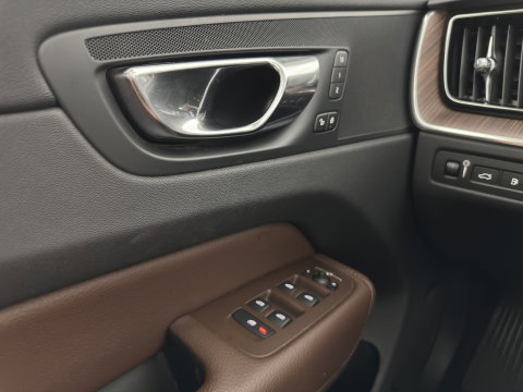 Volvo XC60 2.0 T8 Twin Engine AWD Inscription (Plug-in) *PANO | LEATHER | FULL-LED | MEMORY-PACK | BLINDSPOT | DIGI-COCKPIT | HEATED-COMFORTSEATS | CAMERA | NAVI-FULLMAP | ECC | PDC | TOWBAR | 19''ALU *